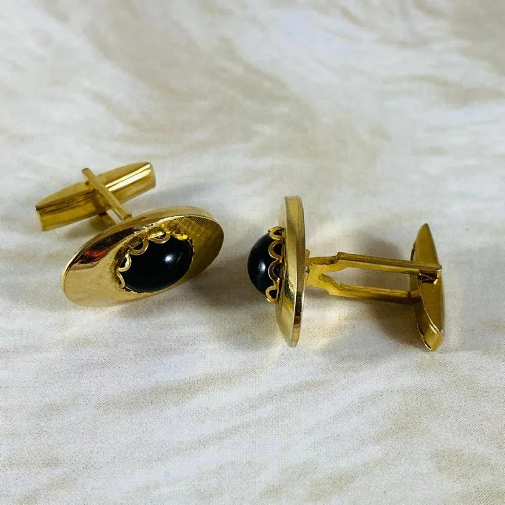 Vintage atomic set of gold-tone cufflinks onyx? cabochons with scalloped bezels
